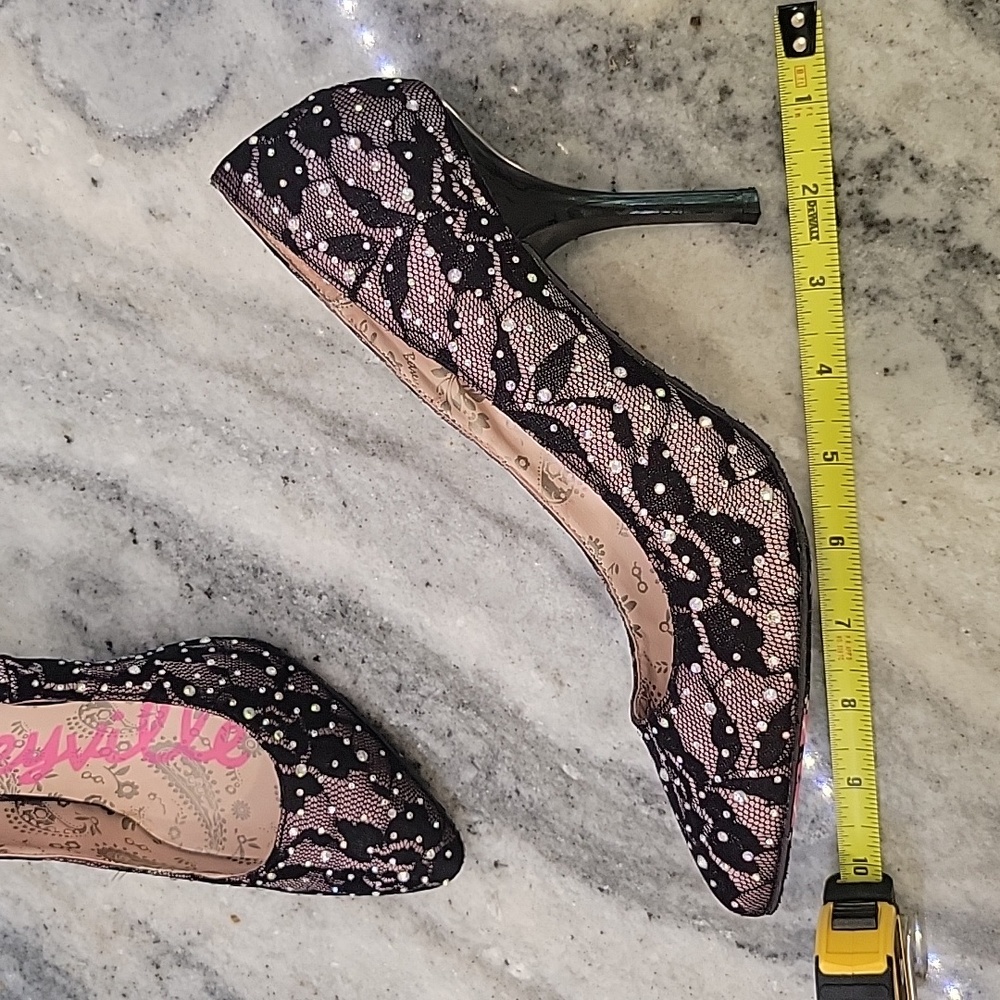 Betsy Johnson Betseyville Lace & Rhinestone Pointed Toe High Heels .7.5 - Picture 11 of 12